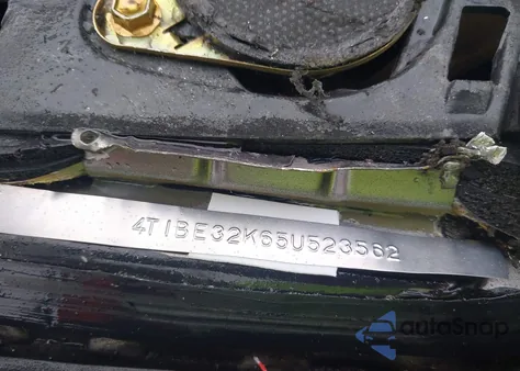 2005 Toyota Camry Le from USA, damaged, VIN 4T1BE32K65U523562